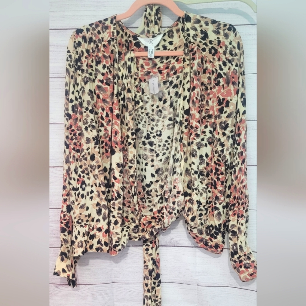 Nwt Gorgeous Reitmans Animal Print 🐾 Sexy Trendy wrap style blouse Size 2XL - Picture 4 of 12